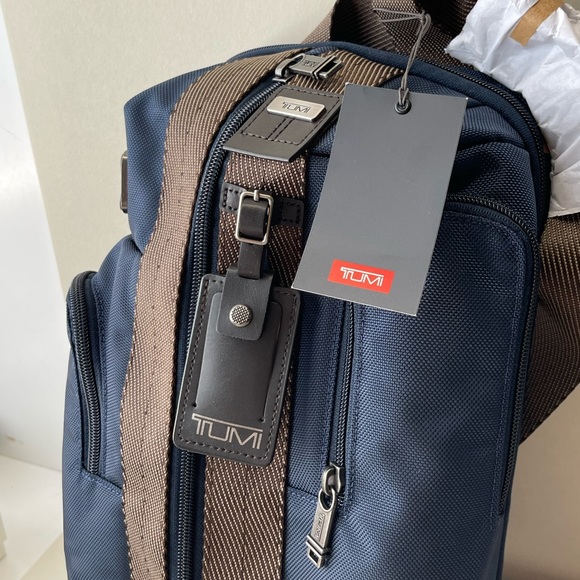 (new+tag) Tumi Higgins men’s sling pack navy bag - Picture 3 of 16